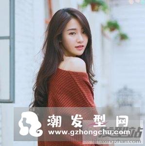 女生三七分偏分发型 搭配卷发设计超瘦脸