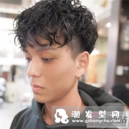 男生烫发流行哪款 层次感清新纹理烫
