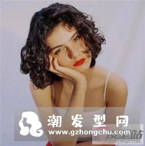 刘胡兰发型又流行 剪短发选这款显瘦