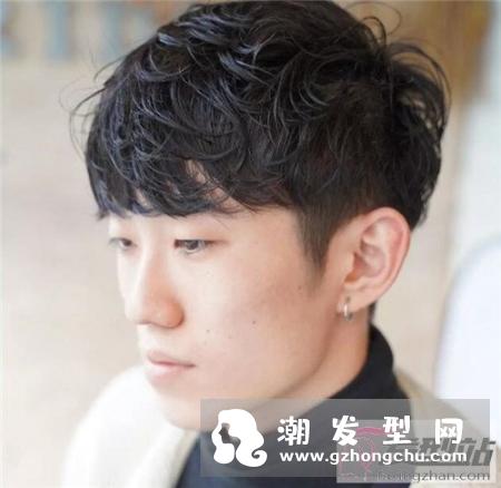 男生烫发流行哪款 层次感清新纹理烫
