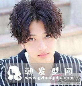 纹理中分男生发型 简约洋气提升颜值