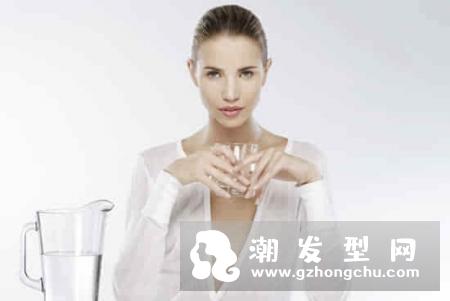 胖脸女生最佳瘦脸短发 知性lob头打造精致小脸