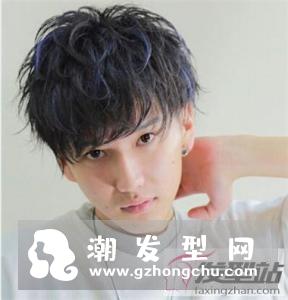 微烫发型男蓬松学生 阳光帅气尽显青春活力