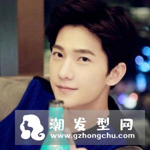 杨洋最新发型图片 三七分加逗号刘海