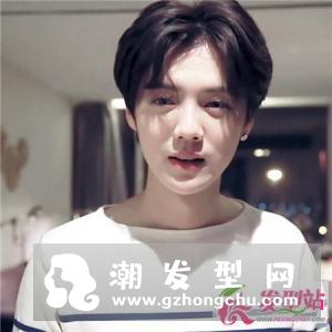 韩式男生中分发型 率性时髦迎帅气
