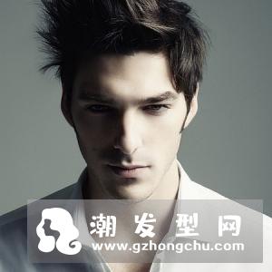 男生短发精神帅气发型 两边铲中间长今年流行爆款