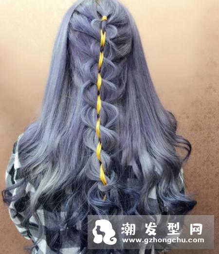护发精油和护发素有什么区别 用了护发精油还要用护发素吗