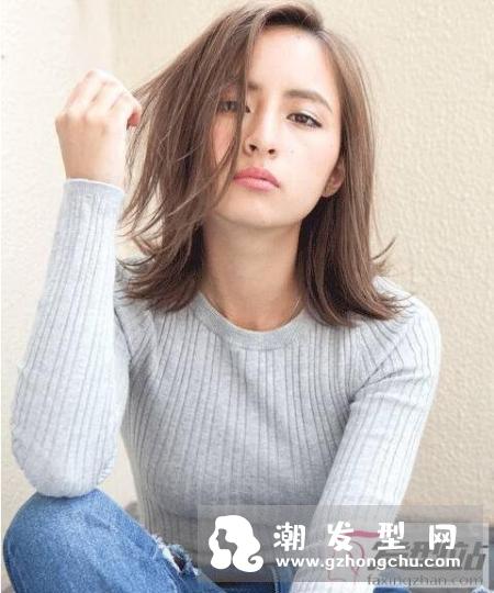 短发尴尬期发尾怎么弄好看 发尾外翻的Omega（Ω）头不二之选