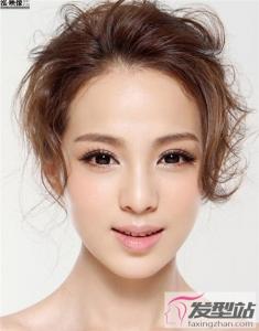 长发新娘盘发发型 凌乱风盘发独具美感