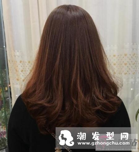 女生头发自然卷适合什么发型 简单有效方法告别自然卷烦恼