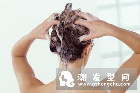 头发出油没时间洗头　保持头发干爽小妙招