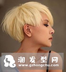 男生斜庞克发型斜梳设计正好能修饰有些方正的脸型
