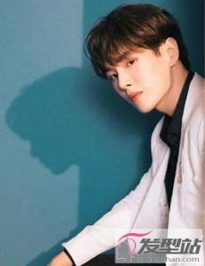 男生染什么发色显白 时尚有个性白成一道光
