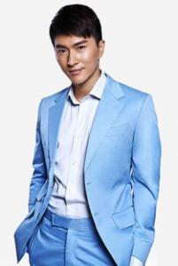 锡纸烫发型图男 王源锡纸烫搭配黑色西装超级帅