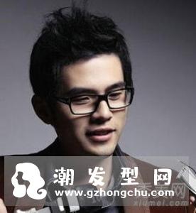 帅气蓬松发型男 让修颜与时尚兼得