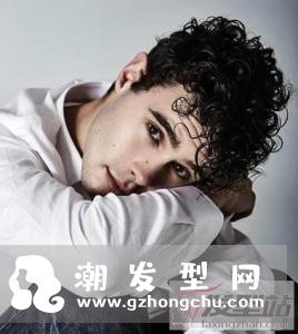 男生小卷烫发发型 复古小卷再次席卷时尚热潮