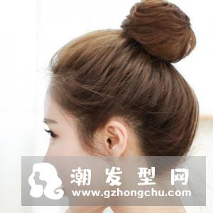 花苞头怎么扎好看图解 蓬松感迷人