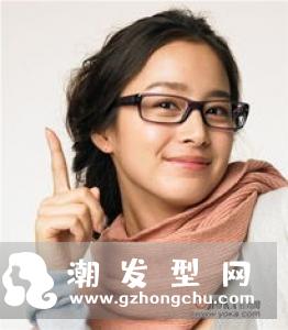 松散风格的盘发发型 慵懒中彰显优雅气质