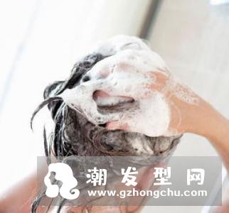 头螨为什么会导致脱发 大蒜汁洗头能治头螨吗