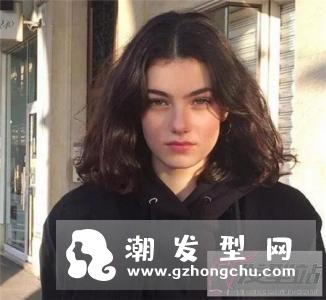 刘胡兰发型又流行 剪短发选这款显瘦