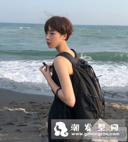 最适合秋天的短发造型排行，一刀剪下就时髦，来当个俐落的秋季女子！