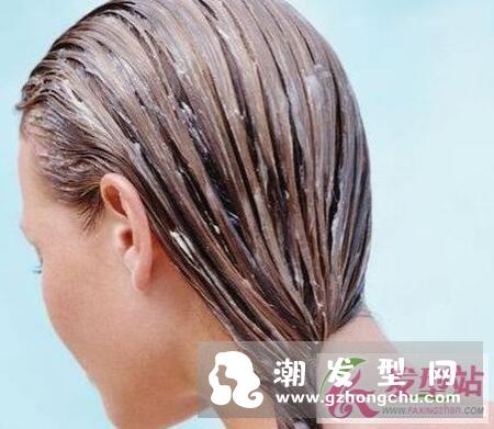 头发又扁又塌是什么原因？头发又油又塌怎么办？