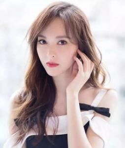 唐嫣中长发卷发发型图片 波浪卷好女人