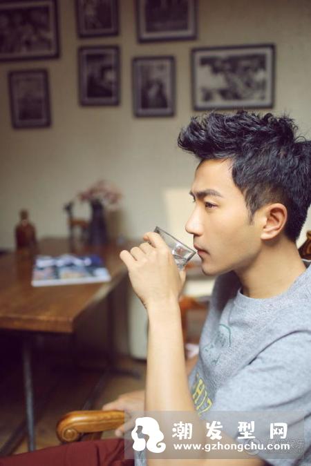 男士侧背头发型设计 酷炫有型尽显男人味