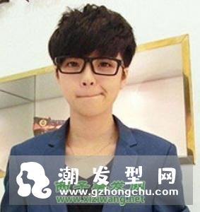 男士经典炮头发型 简约造型也能塑造酷帅形象