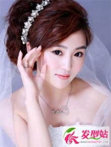 优雅气质盘发发型 彰显端庄妩媚女人味
