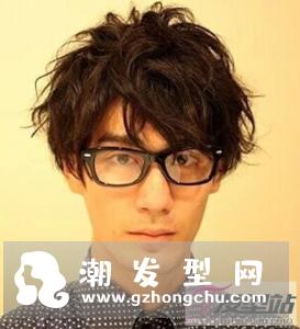男生短发微卷发型 短发这样卷更帅气时尚