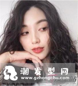 现在流行的羊毛卷发型 如羊毛般温暖且弹力十足