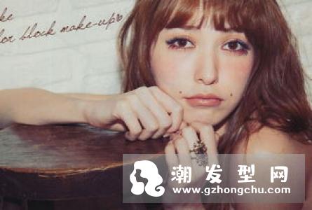 黑紫色头发在阳光下的颜色 会掉色吗