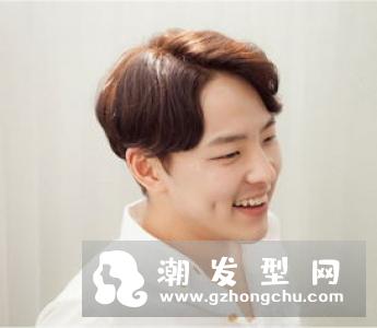 男生小卷烫短发 灵动俏皮又减龄