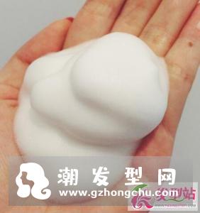 头发又扁又塌是什么原因？头发又油又塌怎么办？