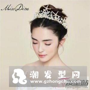 适合戴皇冠的发型 打造浪漫梦幻公主