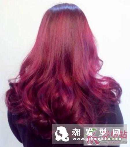染发和烫发哪个更伤头发？如何减少染发或烫发伤害？
