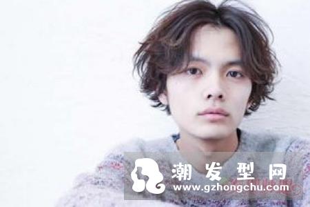 大旁分中分卷发平头 2019男生发型流行这款
