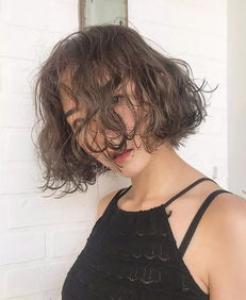 女士短发小卷烫发 羊毛卷短发灵动俏皮可人