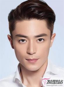 男生短发精神帅气发型 两边铲中间长今年流行爆款