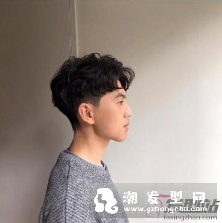 男士三七分偏分发型 跟上韩星风潮并保留自我风格