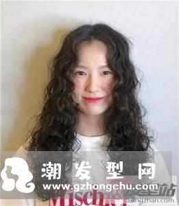 嬉皮卷发怎么烫好看 灵动复古席卷时尚圈