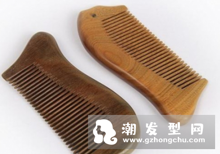 软化头发后用什么梳子 和拉直有什么区别