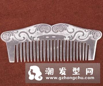 银梳子梳头有什么好处 银梳子的正确使用方法和保养