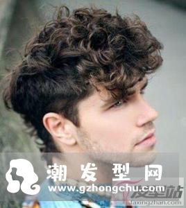 适合男生的烫发发型 小卷烫发减龄又洋气