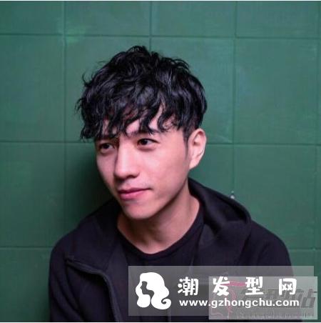 男生韩版卷发发型 帅气造型绝对是少女杀手
