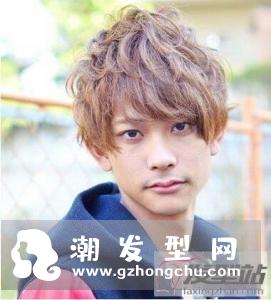 男生卷发适合什么发型 轻松晋升时尚魅力男神