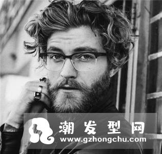男士烫发纹理发型 将自己打造得更潮