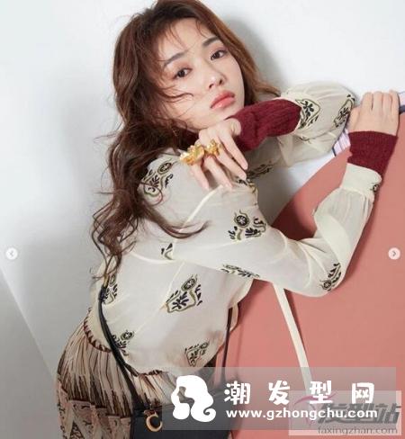 秋冬卷发热度不减,特别是羊毛卷发超多女星都纷纷换上