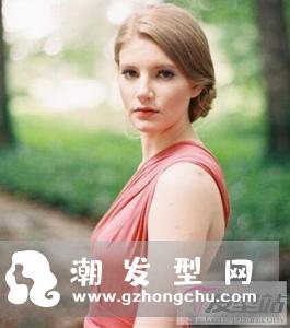 适合中年女士的盘发 优雅减龄散发女人味